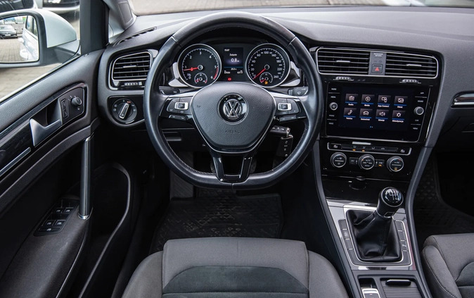 Volkswagen Golf cena 71900 przebieg: 69900, rok produkcji 2019 z Dęblin małe 562